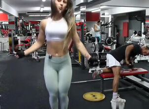 hot chicks at the gym