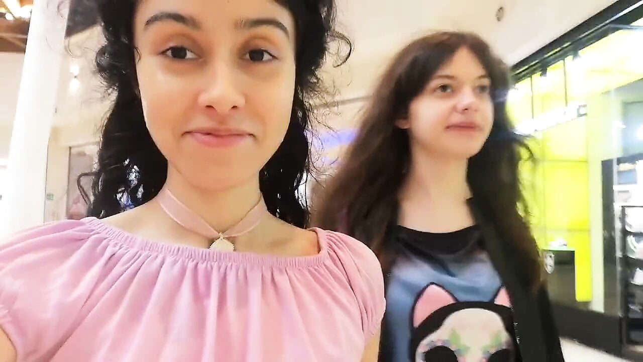 Cumwalk at the mall