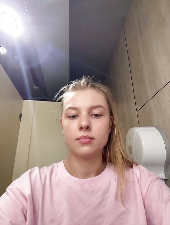 Fingering anal in the public and cum so hot