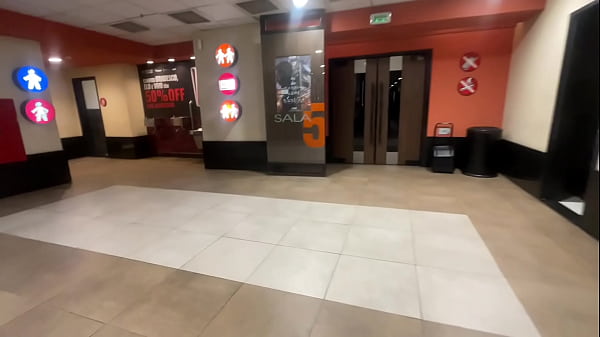 FUI EXPULSA DO CINEMA POIS ESTAVA CHUPANDO MEU AMIGO