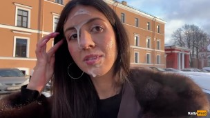 Незнакомка подрочила и отсосала мой член на парковке и прогулялась со спермой на лице – Cumwalk