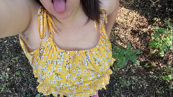 Hot chubby MILf showing her hairy pussy and masturbate in a deepth of the forest outdoor!